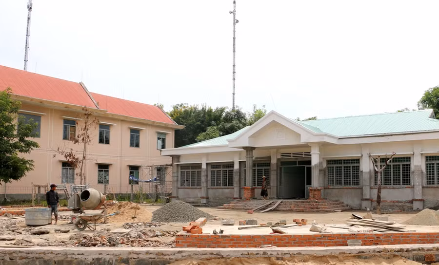 Tạm Y tế xã Ia Kdăm thi công được trên 80% khối lượng công trình. Ảnh: Q.T