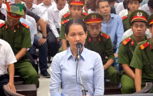 Nguyễn Minh Thu khai đưa cho tổng giám đốc Vietsovpetro 30% lãi suất ngoài hợp đồng, 70% đưa cho kế toán trưởng.