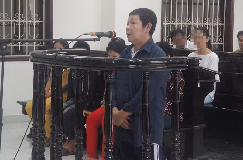 Bị cáo Sơn tại phiên tòa. Bị cáo Sơn tại phiên tòa.