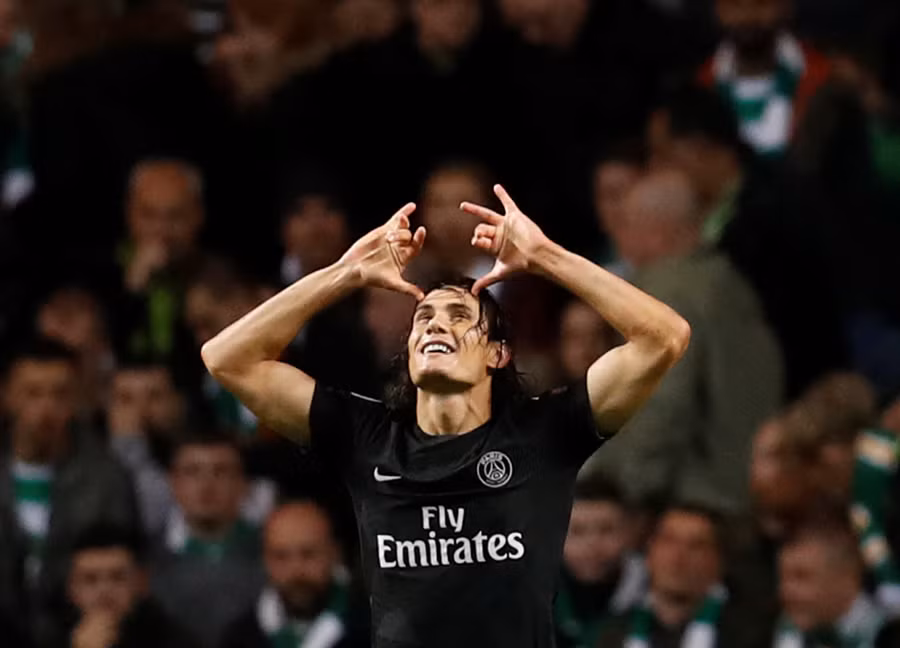 Cavani tỏa sáng với cú đúp bàn thắng cho PSG. Ảnh: REUTERS