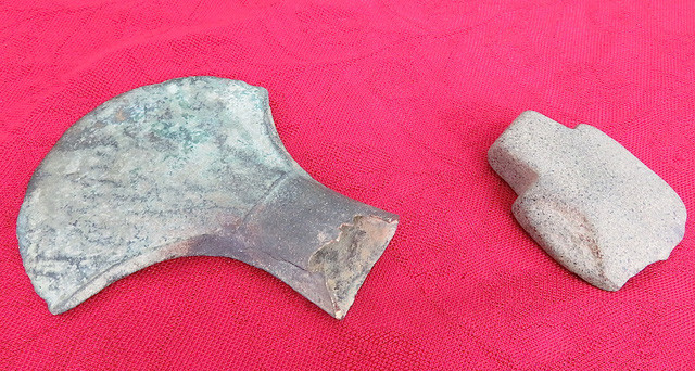 Phát hiện rìu đồng, rìu đá trên sông Quàng có niên đại 2000-3000 năm?