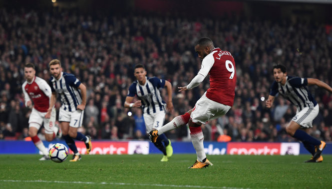 Pha đá penalty nâng tỉ số lên 2-0 cho Arsenal của Lacazette. Pha đá penalty nâng tỉ số lên 2-0 cho Arsenal của Lacazette.