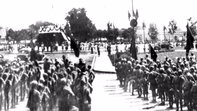 Tại quảng trường Ba Đình (Hà Nội), Chủ tịch Hồ Chí Minh đọc Tuyên ngôn độc lập tuyên bố sự ra đời của nước Việt Nam dân chủ cộng hòa - Ảnh: TTXVN