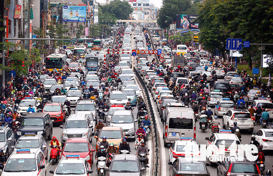 Cảnh tắc đường nghiêm trọng trên phố Tây Sơn (quận Đống Đa, Hà Nội) Cảnh tắc đường nghiêm trọng trên phố Tây Sơn (quận Đống Đa, Hà Nội)