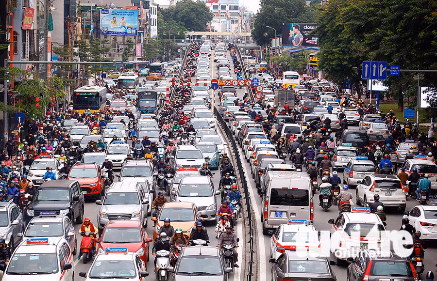 Cảnh tắc đường nghiêm trọng trên phố Tây Sơn (quận Đống Đa, Hà Nội) Cảnh tắc đường nghiêm trọng trên phố Tây Sơn (quận Đống Đa, Hà Nội)