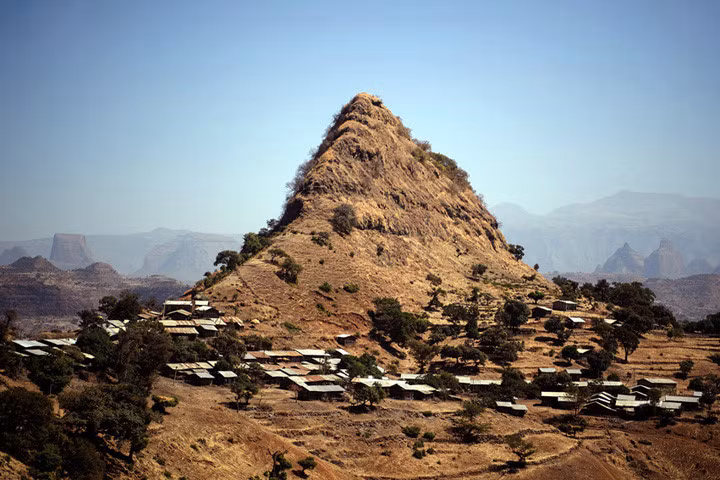 Một ngôi làng ở chân đồi tại dãy núi Simien, gần Gondar, Ethiopia. Ảnh của Getty chụp vào tháng 1-2017.