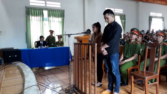 Hai bị cáo lĩnh án tại phiên tòa.