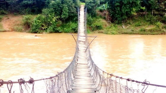 Cầu treo Đăk Psi ở xã Đăk Psi (huyện Đak Hà) đã xuống cấp nhưng không có kinh phí sửa chữa. Cầu treo Đăk Psi ở xã Đăk Psi (huyện Đak Hà) đã xuống cấp nhưng không có kinh phí sửa chữa.