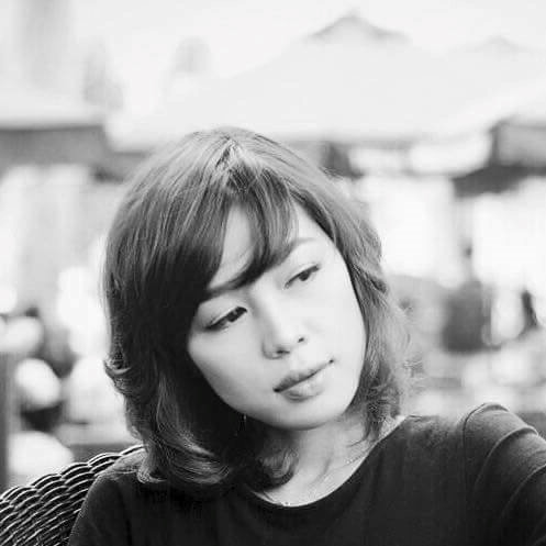 Cô được nhiều độc giả hâm mộ, ấn tượng sâu sắc với 2 tác phẩm là Không khóc ở Kuala Lumpur (2010), Mùa mưa ở Singapore (2011) và tập thơ Còn lại tiếng người hót đắng cay.