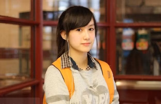 Đến Quảng Ninh, chắc chắn bạn sẽ ngạc nhiên khi thấy con gái vùng than da lại trắng nõn nà. Đến Quảng Ninh, chắc chắn bạn sẽ ngạc nhiên khi thấy con gái vùng than da lại trắng nõn nà.