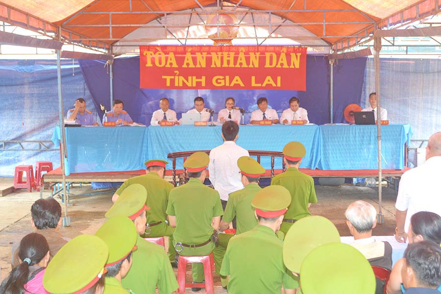  Phiên tòa xét xử Nguyễn Thanh Tùng. Ảnh: Hoàng Cư