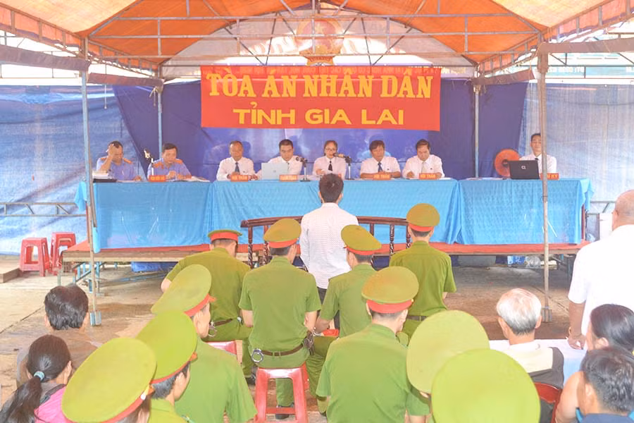  Phiên tòa xét xử Nguyễn Thanh Tùng. Ảnh: Hoàng Cư