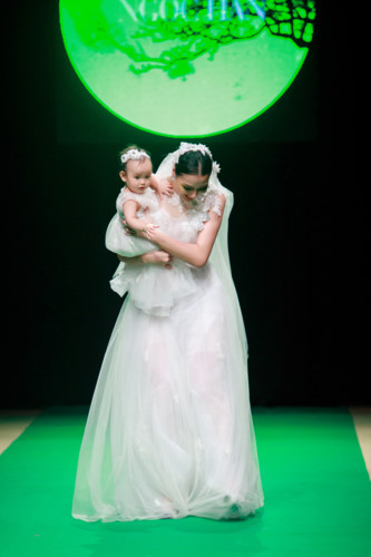 Lý giải về việc mời mẹ con Hồng Quế làm vedette, Ngọc Hân cho biết, cô và nữ người mẫu vốn là chị em thân thiết từ nhiều năm nay. Dịp này trùng với sinh nhật 1 tuổi của bé Cherry nên cô đã thiết kế riêng bộ váy đôi để hai mẹ con Hồng Quế cùng diện. Trong một show diễn áo dài cách đây không lâu, Hồng Quế và bé Cherry cũng diễn thời trang cho Hoa hậu Ngọc Hân.