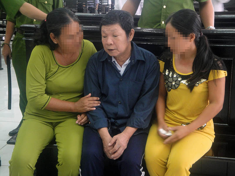 Bị cáo Sơn tỏ ra ngây ngô tại toà và nói không biết hành vi của mình là sai Bị cáo Sơn tỏ ra ngây ngô tại toà và nói không biết hành vi của mình là sai