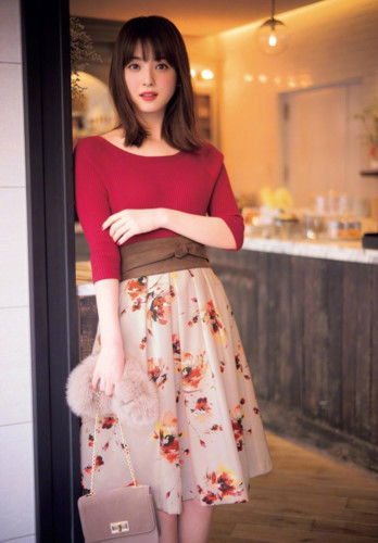  Cô diện váy thun dài tay đón thu.