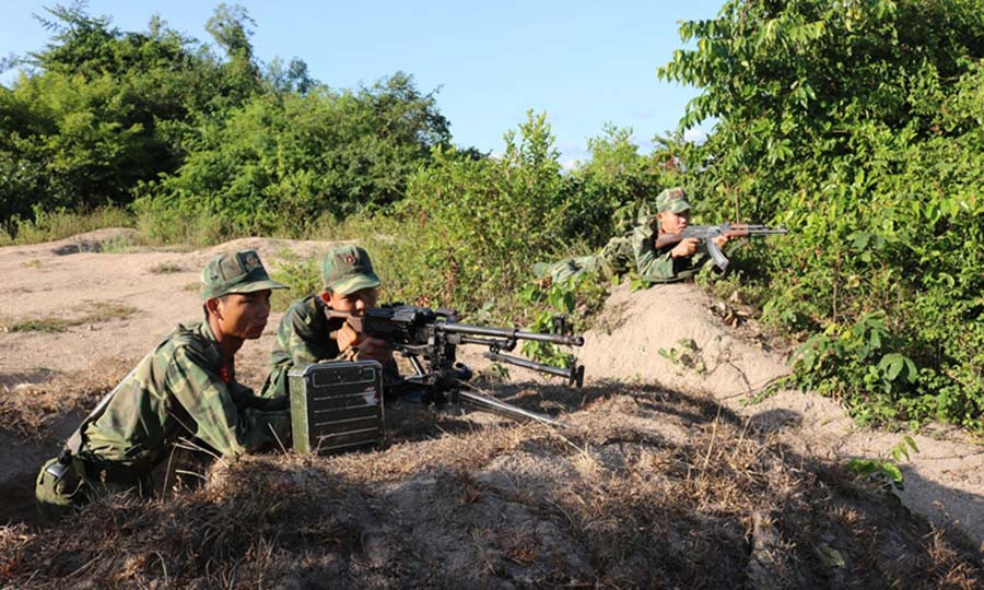 Bộ binh tích cực tiêu diệt địch. Ảnh: Việt Hùng