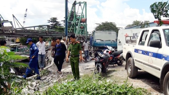 Lực lượng chức năng tại hiện trường.