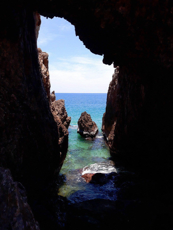 Hang gió Mũi Rồng.