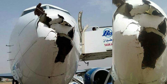  Chiếc Boeing 737 bị hủy hoại nghiêm trọng sau khi đụng độ với một đàn chim Ảnh: Twitter