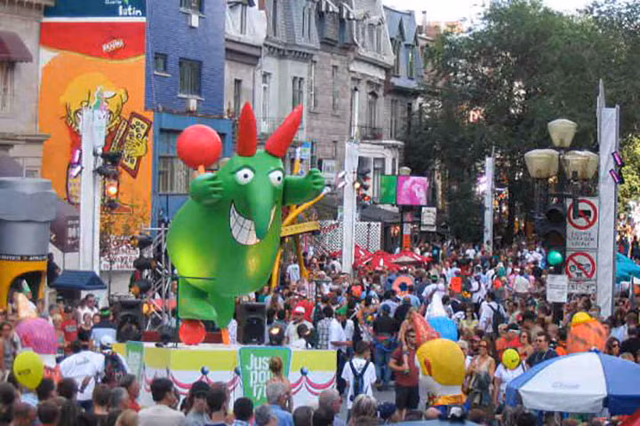  Just for Laughs - Canada. Được tổ chức tại Montreal, Quenbec, Just for laughs là lễ hội hài kịch lớn nhất thế giới. Lễ hội lần đầu được tổ chức vào năm 1983, diễn ra vào mùa hè hằng năm, lễ hội Just for Laughs đem đến thành phố tiếng cười với hàng loạt chương trình và hoạt động như gala, nghệ thuật đường phố, trình diễn kịch.