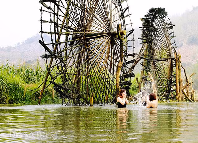 Hiện nay, để tìm được những dòng suối có sơn nữ tắm tiên quả là một điều cực kỳ hiếm hoi. Hiện nay, để tìm được những dòng suối có sơn nữ tắm tiên quả là một điều cực kỳ hiếm hoi.