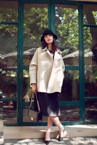  Trong văn phong của mình, nhà văn Linh Lê gây ấn tượng vởi lối suy nghĩ phóng khoáng, cô thường viết về những đề tài như đồng tính, sex, ngoại tình nhưng lại mang các góc nhìn mới lạ và luôn có sự đa dạng trong từng tác phẩm khác nhau.