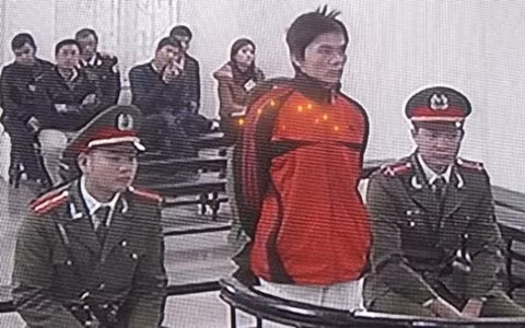 Nguyễn Viết Dũng tại phiên tòa xử về tội gây rối trật tự công cộng. Ảnh: ANTĐ