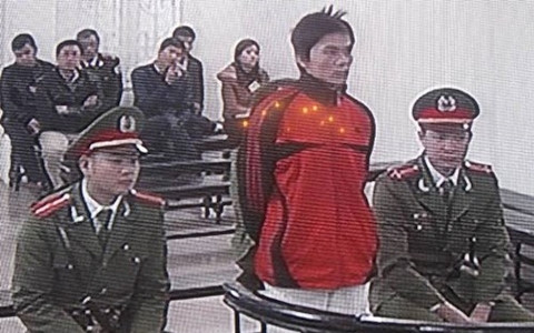 Nguyễn Viết Dũng tại phiên tòa xử về tội gây rối trật tự công cộng. Ảnh: ANTĐ Nguyễn Viết Dũng tại phiên tòa xử về tội gây rối trật tự công cộng. Ảnh: ANTĐ