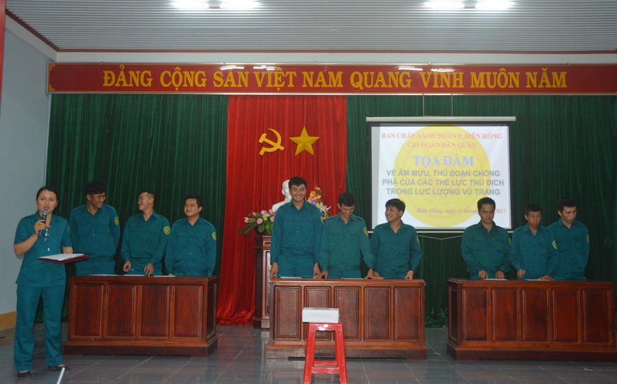 Các đội tham gia thi tìm hiểu tròn buổi Tọa đàm. Ảnh: Huy Bắc Các đội tham gia thi tìm hiểu tròn buổi Tọa đàm. Ảnh: Huy Bắc