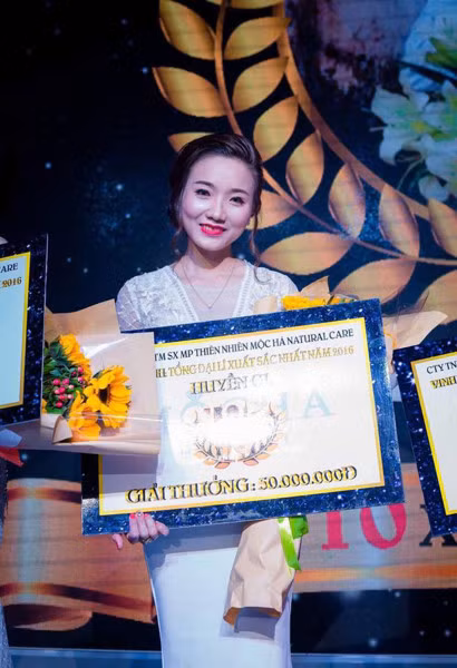 Khởi nghiệp với số vốn 3 triệu đồng, hiện tại Huyền quản lý và hỗ trợ hệ thống đại lý trong tỉnh lên đến con số 50 đại lý