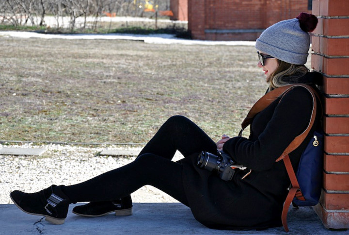 Định kiến của mọi người: Mọi người thường cho rằng du lịch một mình là một quyết định liều lĩnh và nguy hiểm, nhất là khi bạn là con gái. Gia đình hoặc bạn bè cũng sẽ không an tâm về sự an toàn của bạn. Định kiến của mọi người: Mọi người thường cho rằng du lịch một mình là một quyết định liều lĩnh và nguy hiểm, nhất là khi bạn là con gái. Gia đình hoặc bạn bè cũng sẽ không an tâm về sự an toàn của bạn.