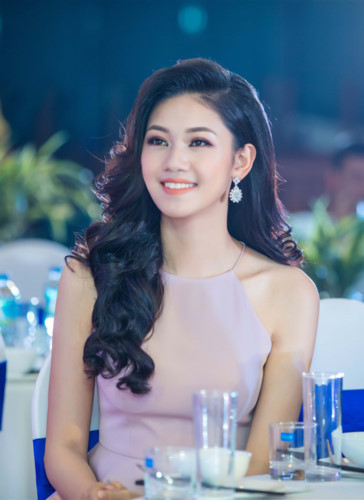 Vì chưa phải là một MC chuyên nghiệp nên những điều còn thiếu sót, cô sẽ cố gắng hết sức để cải thiện và phát huy tốt hơn. Vì chưa phải là một MC chuyên nghiệp nên những điều còn thiếu sót, cô sẽ cố gắng hết sức để cải thiện và phát huy tốt hơn.