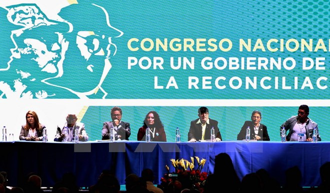 Các đại biểu FARC tại hội nghị ở Bogota, Colombia. Các đại biểu FARC tại hội nghị ở Bogota, Colombia.