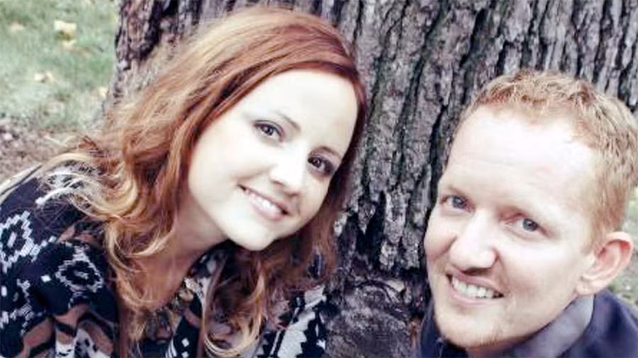 Bức ảnh chụp vào tháng 10-2013 của chị Carrie DeKlyen và chồng, anh Nick DeKlyen, ở Grand Rapids, Michigan (Mỹ) - Ảnh: AP