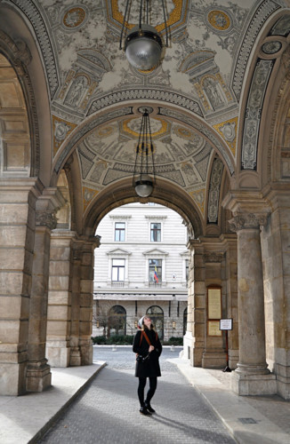 Lạc đường: Khi bị lạc đường, nếu đi cùng bạn bè, bạn sẽ cảm thấy an tâm và bớt hoảng sợ hơn khi đi một mình. Lạc đường: Khi bị lạc đường, nếu đi cùng bạn bè, bạn sẽ cảm thấy an tâm và bớt hoảng sợ hơn khi đi một mình.