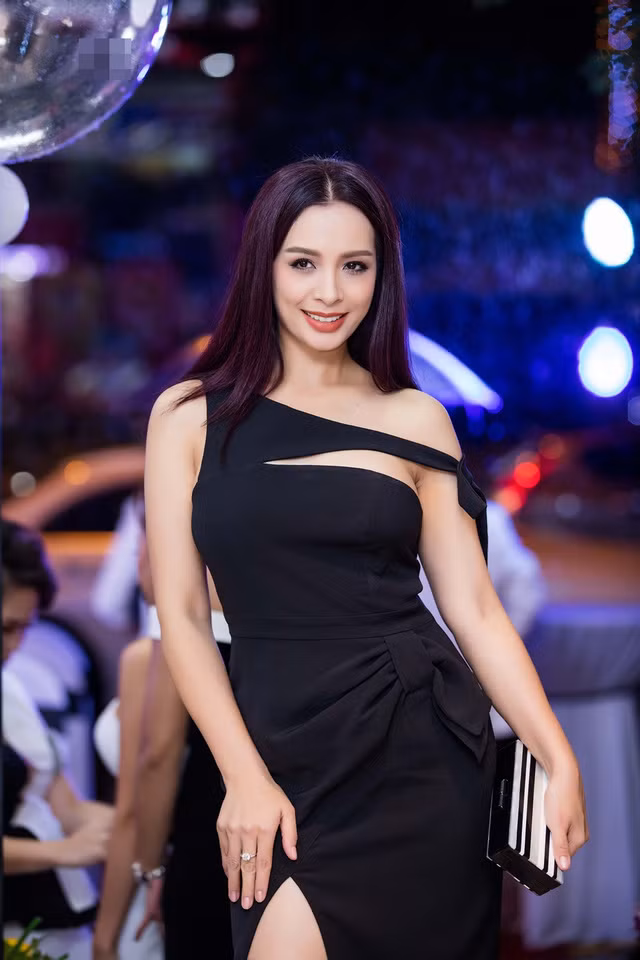  Hình ảnh ngày càng thon gọn của Thúy Hằng trong thời gian gần đây khiến Vân Hugo, Minh Hương khó lòng phân biệt cô và Thúy Hạnh.