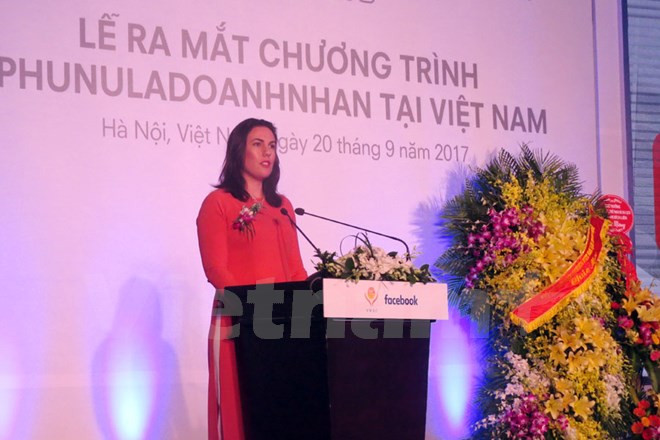 Bà Clair Deevy cho biết, 90% số người được khảo sát đồng ý rằng việc tiếp cận các công cụ và hỗ trợ kỹ thuật phù hợp có thể giúp họ phát triển doanh nghiệp. (Ảnh: T.H/Vietnam+)