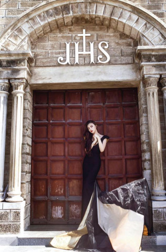 Cô rất đắt "show" chụp hàng quảng cáo ở nước ngoài. Cô rất đắt