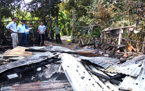 Căn nhà bị thiêu rụi sau khi Hiền phóng hỏa. Căn nhà bị thiêu rụi sau khi Hiền phóng hỏa.