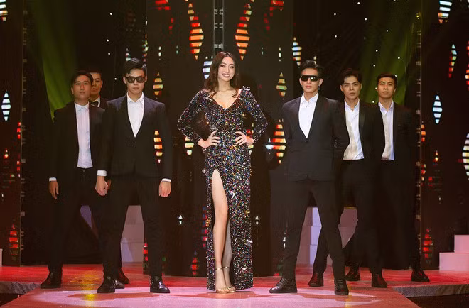 Bella Vũ mở màn, Lương Thùy Linh làm vedette kết Búp bê show ẢNH: NVCC