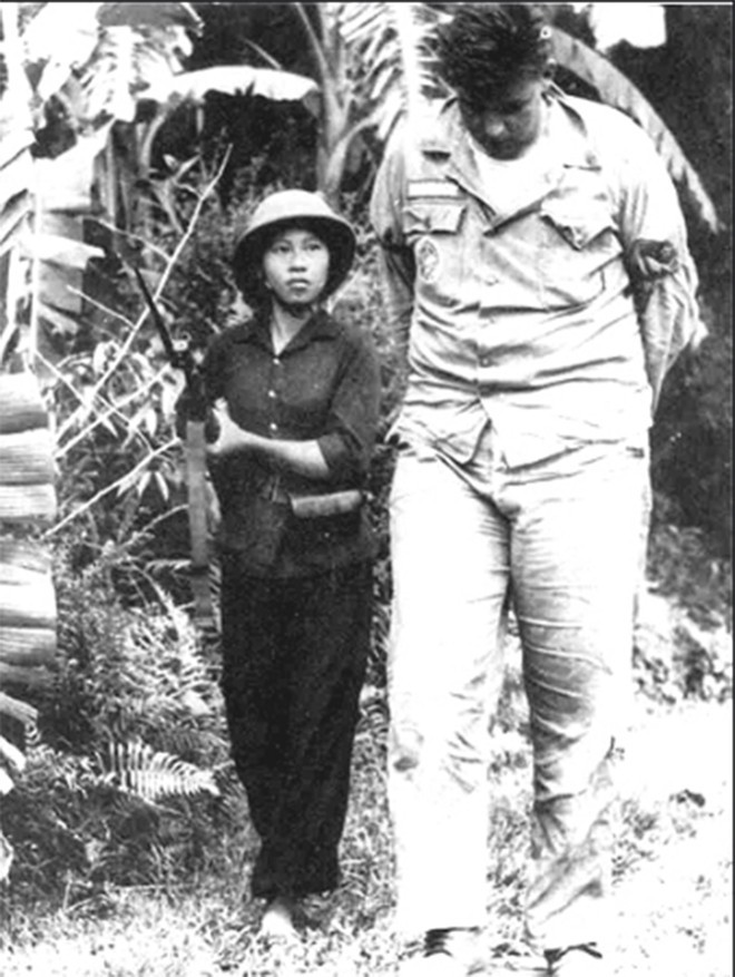 Tác phẩm O du kích nhỏ - Ảnh Phan Thoan Tác phẩm O du kích nhỏ - Ảnh Phan Thoan