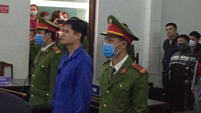 Bị cáo Lê Quang Huy Phương nghe quyết định của tòa Bị cáo Lê Quang Huy Phương nghe quyết định của tòa