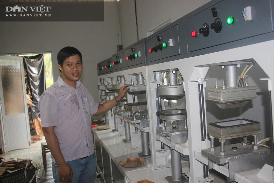 Nguyên liệu mo cau để làm ra các sản phẩm phải đạt yêu cầu không mốc, không rách. Ngày trước, mo cau kích cỡ lớn nhỏ gì Tịnh cũng thu mua. Nhưng bây giờ, khi sản xuất thương mại, tiêu chuẩn là mo cau có bề rộng trên 20cm trở lên mới có giá trị kinh tế hơn. “Khó khăn nhất vẫn là tìm đầu ra cho sản phẩm đồ gia dụng chế tác từ mo cau”, Tịnh nói và cho biết, đang đẩy mạnh một số giải pháp trong đó có tận dụng mạng xã hội để tiêu thụ sản phẩm.