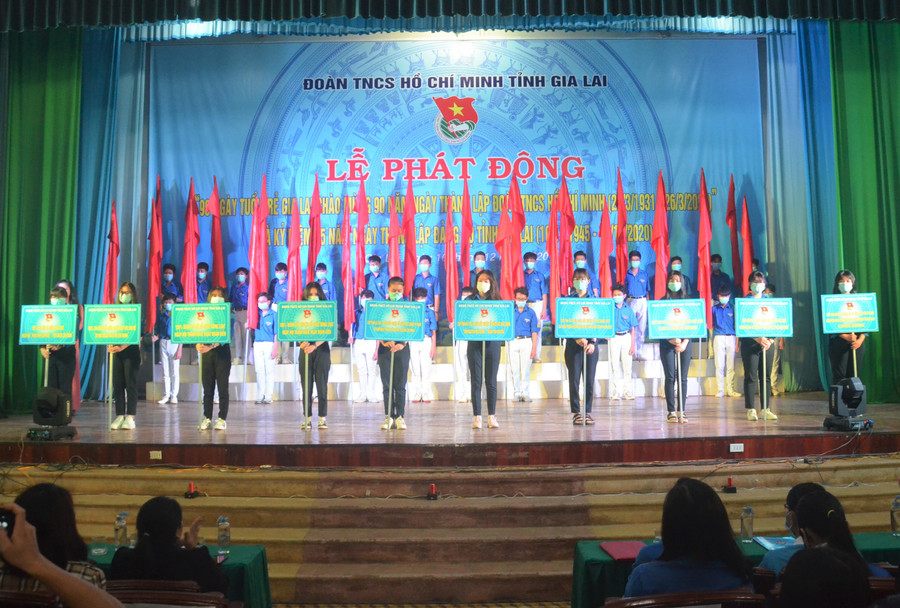 Tuổi trẻ Gia Lai đặt 10 chỉ tiêu phấn đấu hoàn thành trong đợt thi đua cao điểm. Ảnh: Phương Linh Tuổi trẻ Gia Lai đặt 10 chỉ tiêu phấn đấu hoàn thành trong đợt thi đua cao điểm. Ảnh: Phương Linh