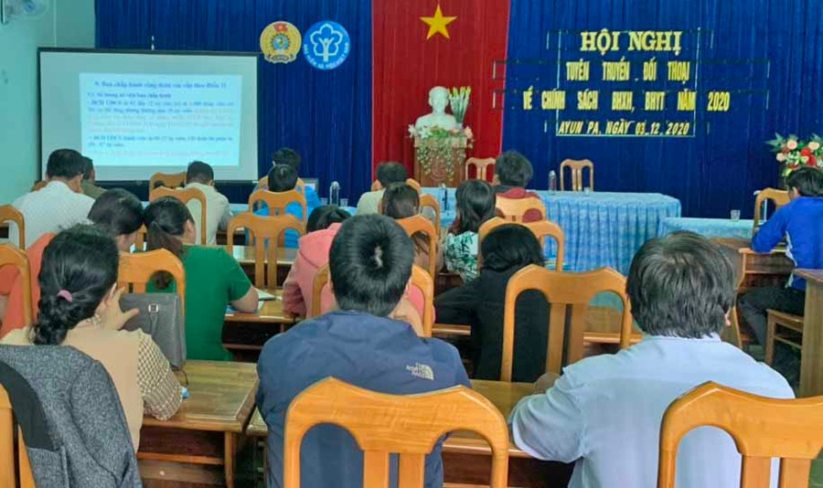 Hội nghị tuyên truyền, đối thoại về chính sách BHXH, BHYT năm 2020 thị xã Ayun Pa. Ảnh.Vũ Chi