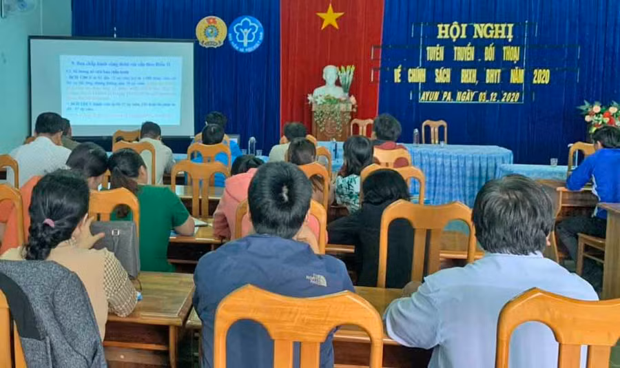 Hội nghị tuyên truyền, đối thoại về chính sách BHXH, BHYT năm 2020 thị xã Ayun Pa. Ảnh.Vũ Chi