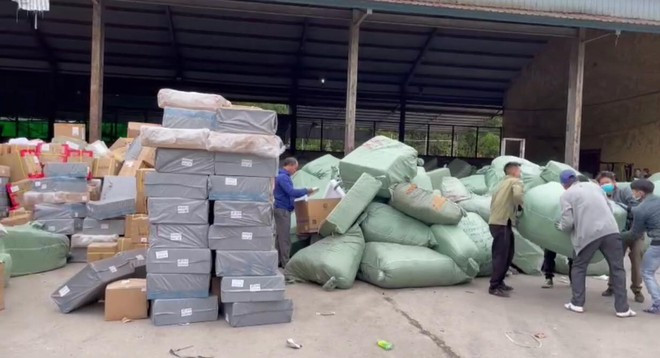 Đã có hơn 500 tấn hàng lậu bị cơ quan chức năng phát hiện và thu giữ - Ảnh: Đình Trường Đã có hơn 500 tấn hàng lậu bị cơ quan chức năng phát hiện và thu giữ - Ảnh: Đình Trường