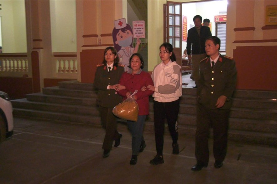 Công an bắt giữ đối tượng mua bán hơn 1.000 tỉ tiền hóa đơn GTGT. Ảnh: Công an Lào Cai.