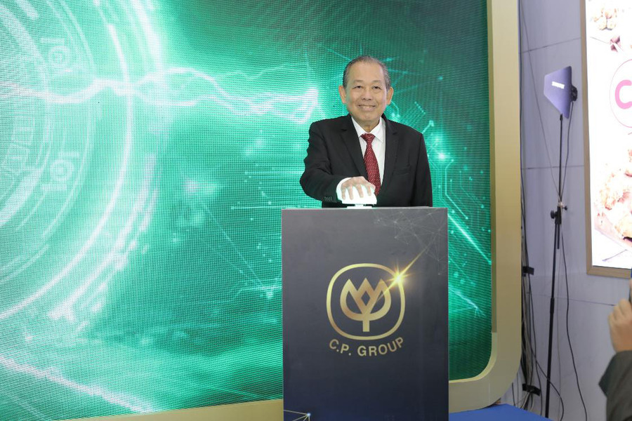 Phó Thủ tướng thường trực Chính phủ Trương Hòa Bình nhấn nút khai trương xuất container đầu tiên sang thị trường Hongkong của CPV Food Phó Thủ tướng thường trực Chính phủ Trương Hòa Bình nhấn nút khai trương xuất container đầu tiên sang thị trường Hongkong của CPV Food