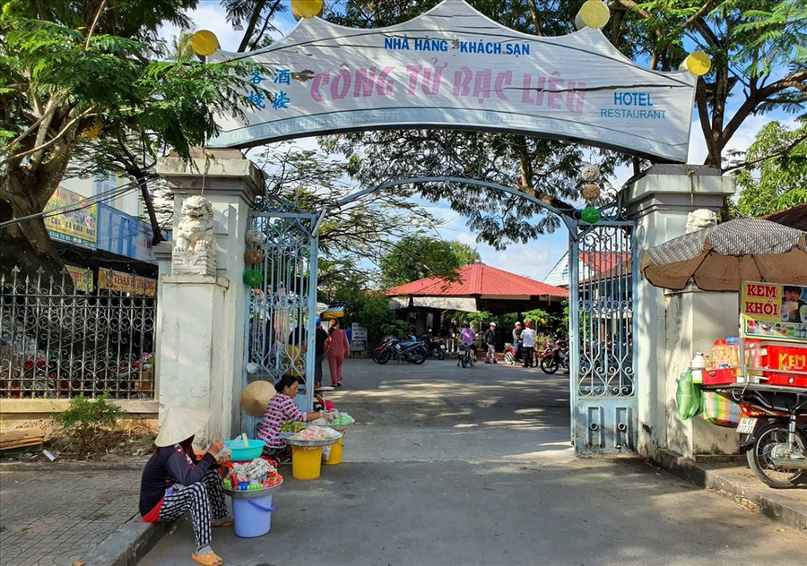 Nhà công tử Bạc Liêu khách cũng thưa thớt vì lo ngại dịch bệnh COVID-19. Ảnh: Nhật Hồ